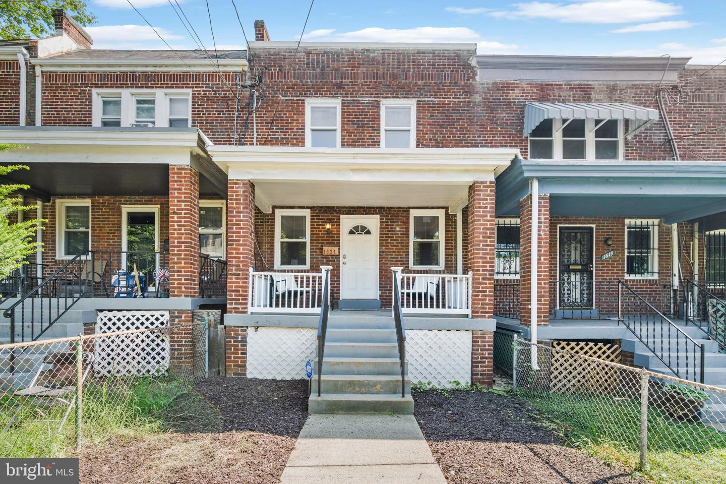 1621 R ST SE Property Photo 1