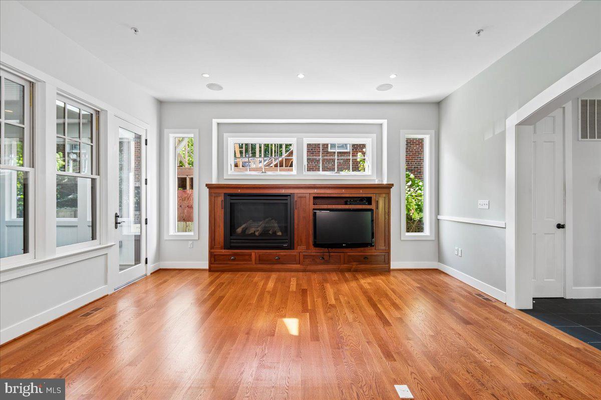 5321 43rd St Nw Property Photo 17