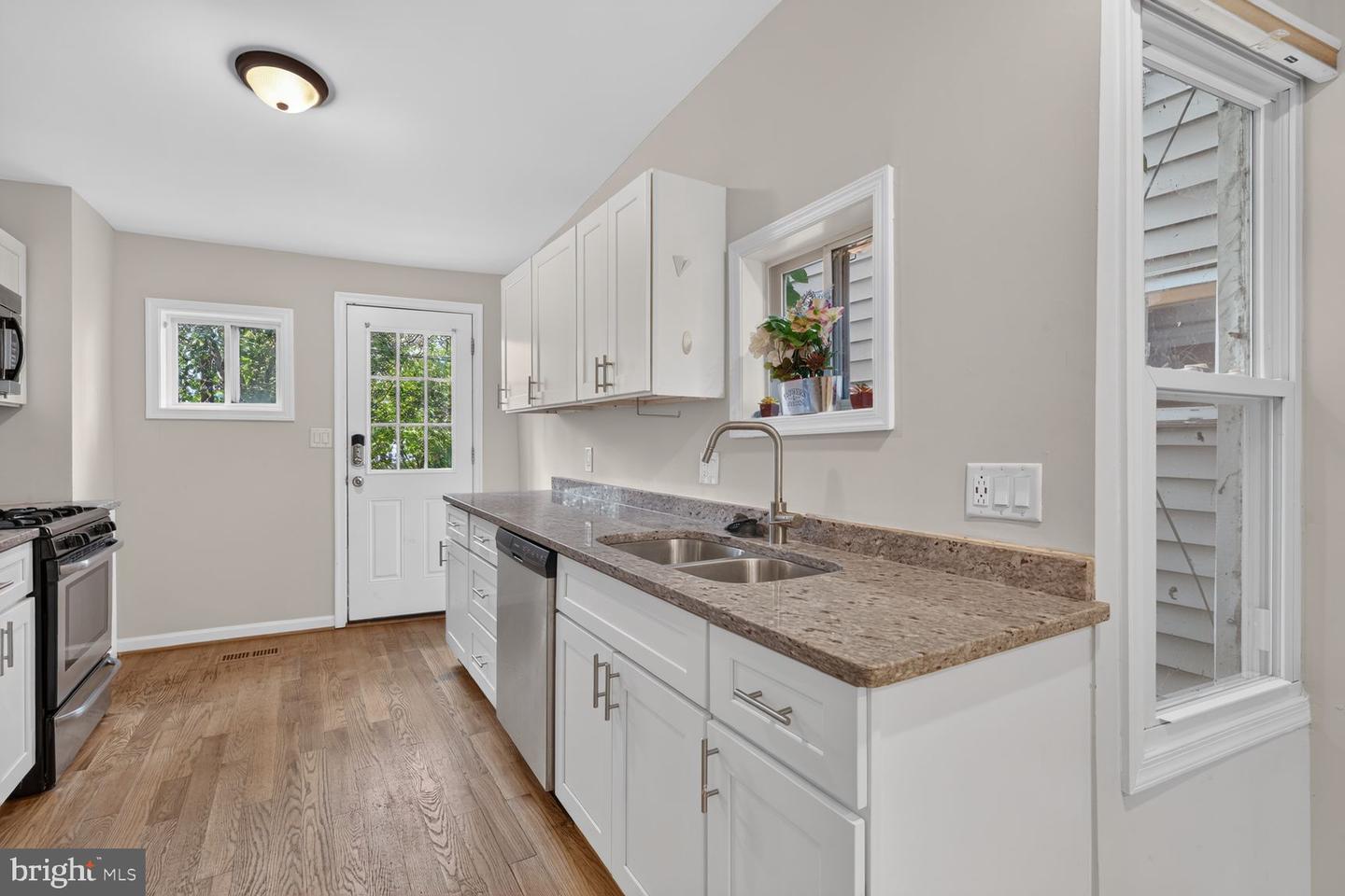 1816 Minnesota Se Property Photo 8