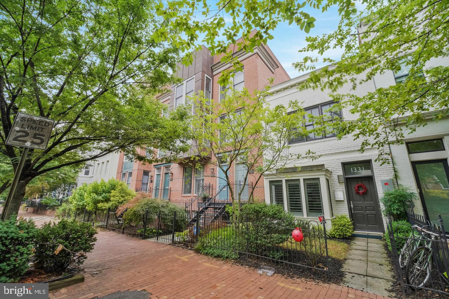 1333 Constitution Ave Ne #b Property Photo 2