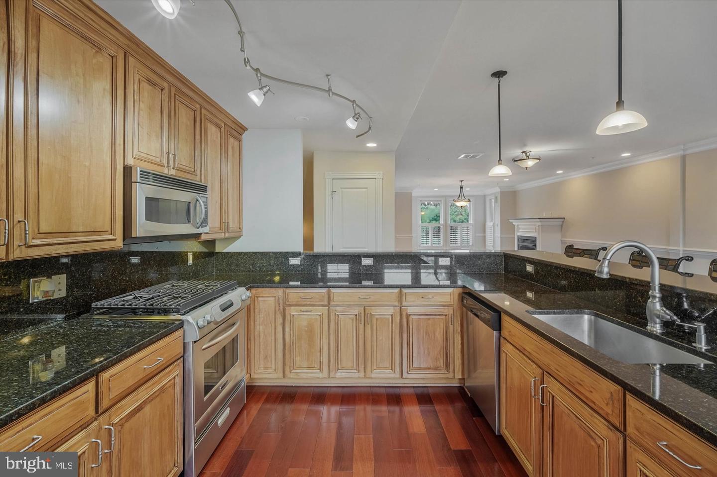 1333 Constitution Ave Ne #b Property Photo 6