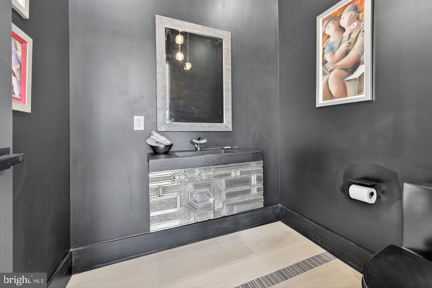 4509 Foxhall Cres Nw Property Photo 6