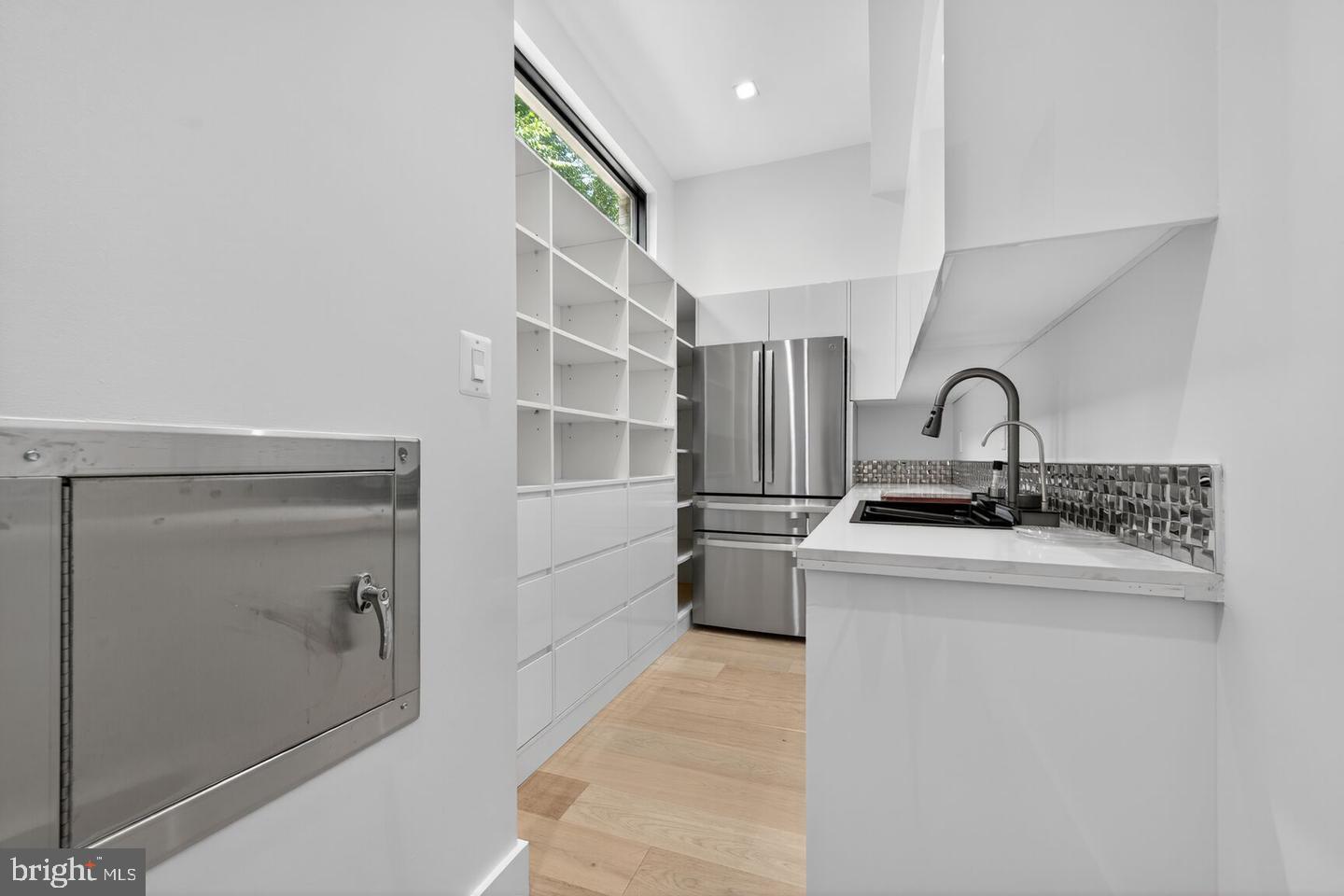 4509 Foxhall Cres Nw Property Photo 18
