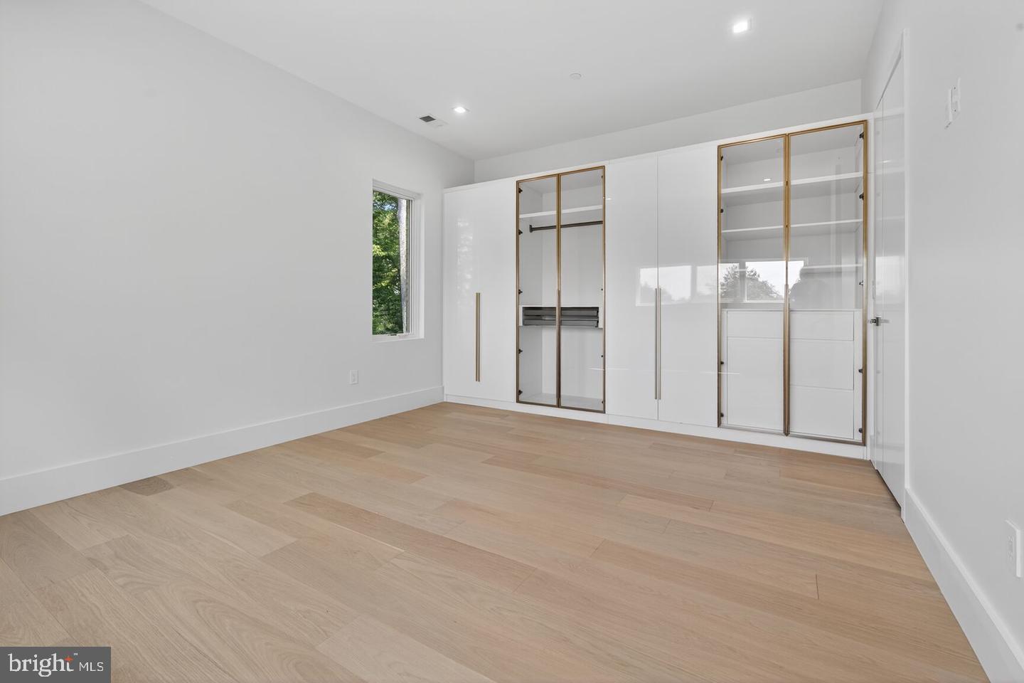 4509 Foxhall Cres Nw Property Photo 21