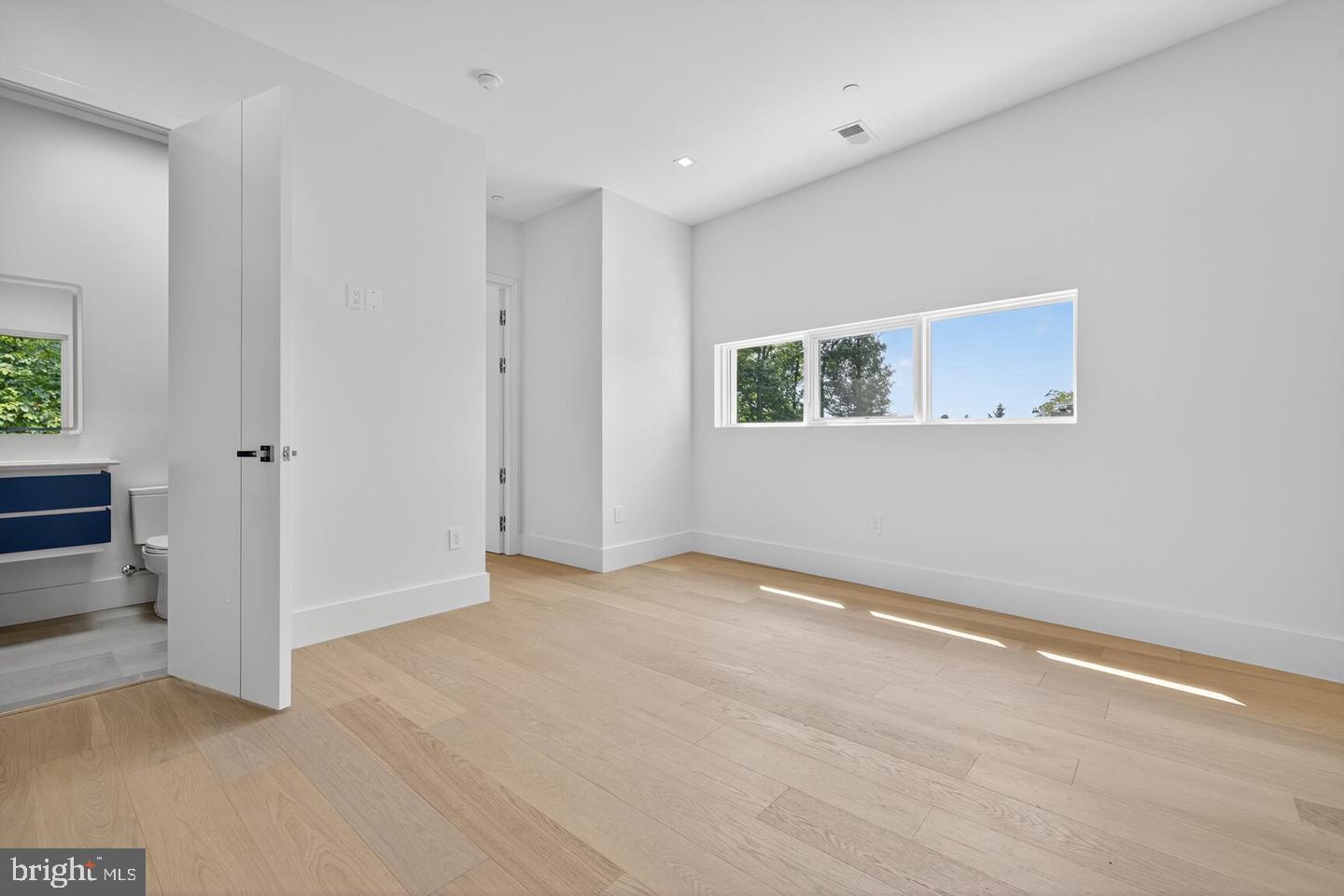 4509 Foxhall Cres Nw Property Photo 22