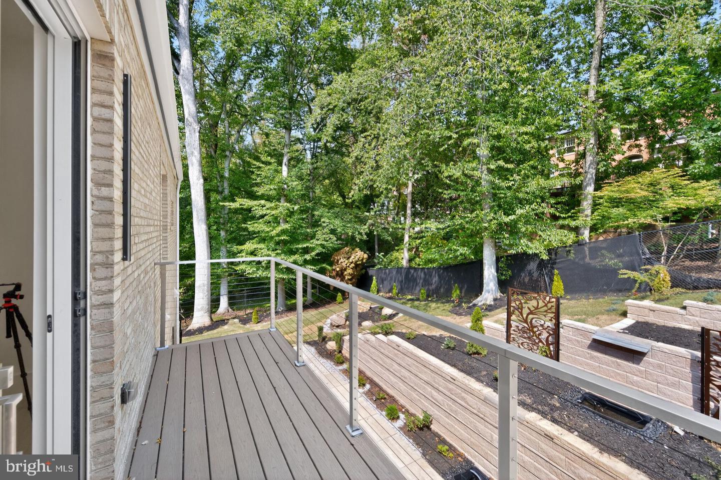 4509 Foxhall Cres Nw Property Photo 32