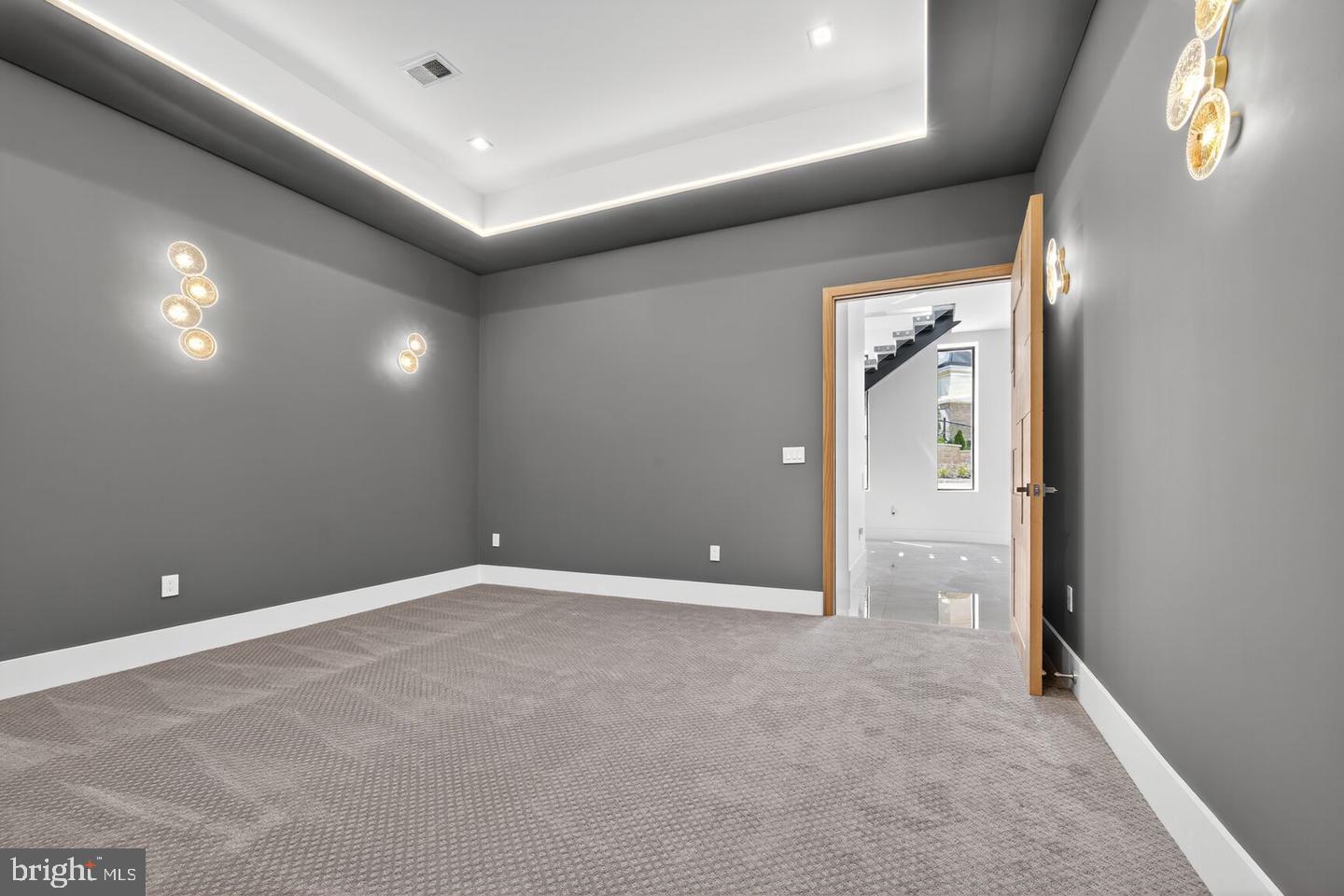 4509 Foxhall Cres Nw Property Photo 40