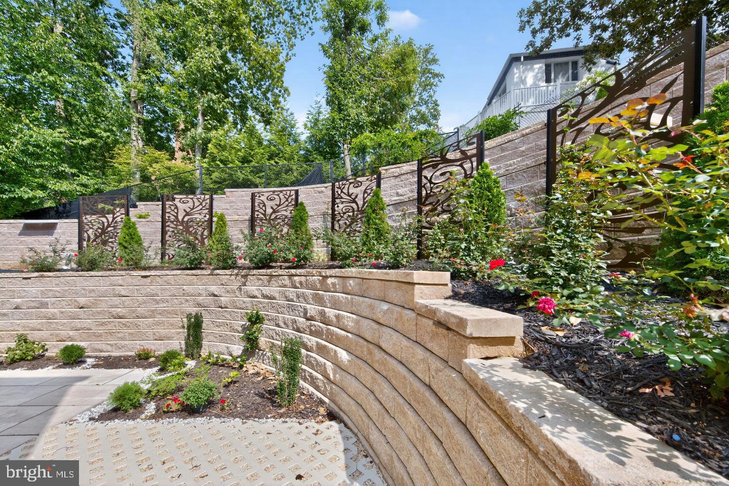 4509 Foxhall Cres Nw Property Photo 48