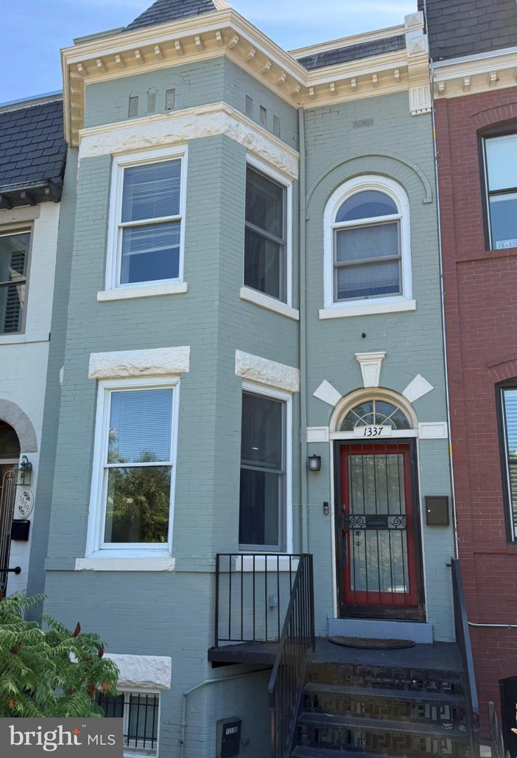1337 Maryland Ave Ne Property Photo 1