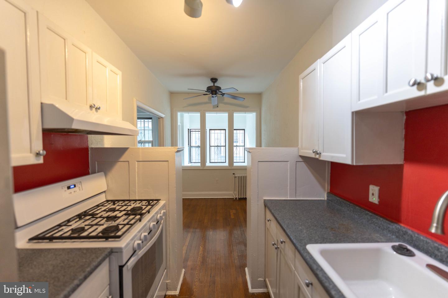 2032 Belmont Rd Nw #221 Property Photo 3