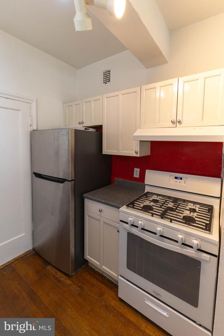 2032 Belmont Rd Nw #221 Property Photo 5