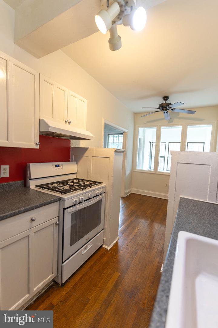 2032 Belmont Rd Nw #221 Property Photo 6