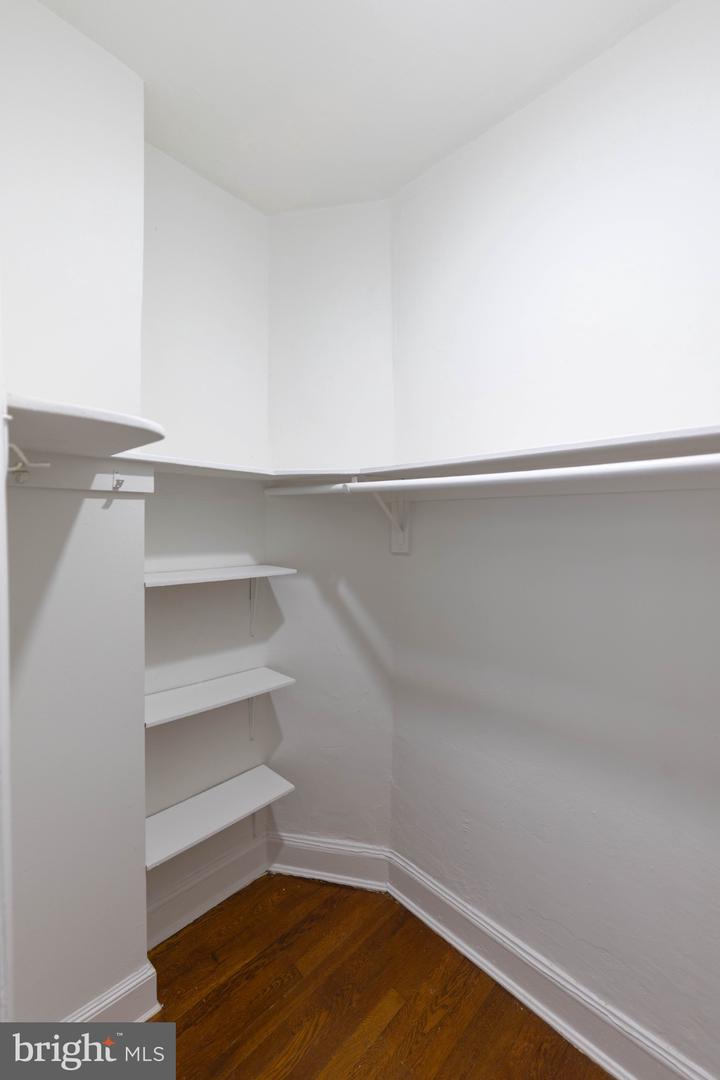 2032 Belmont Rd Nw #221 Property Photo 14