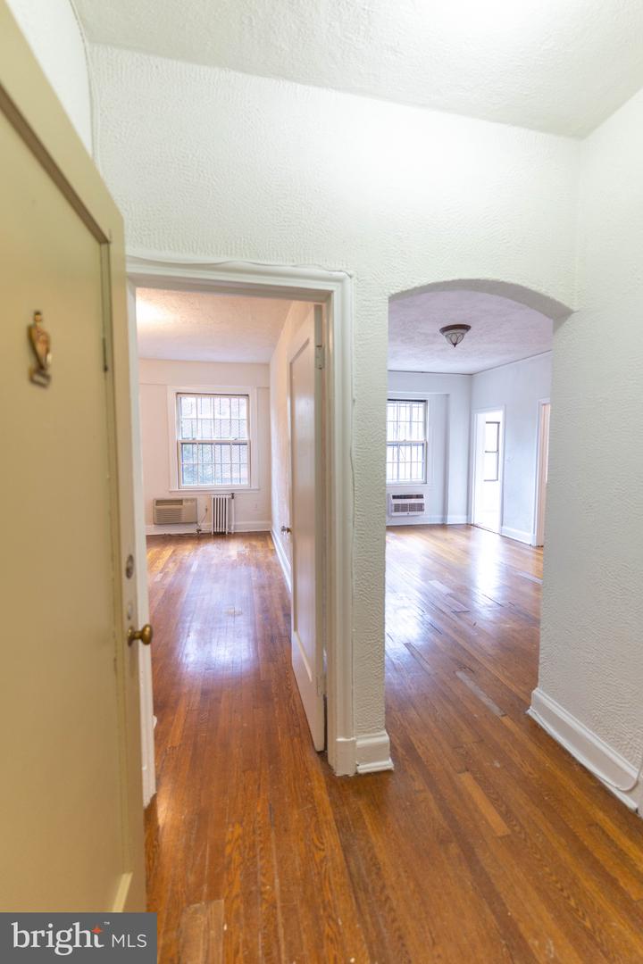2032 Belmont Rd Nw #221 Property Photo 16