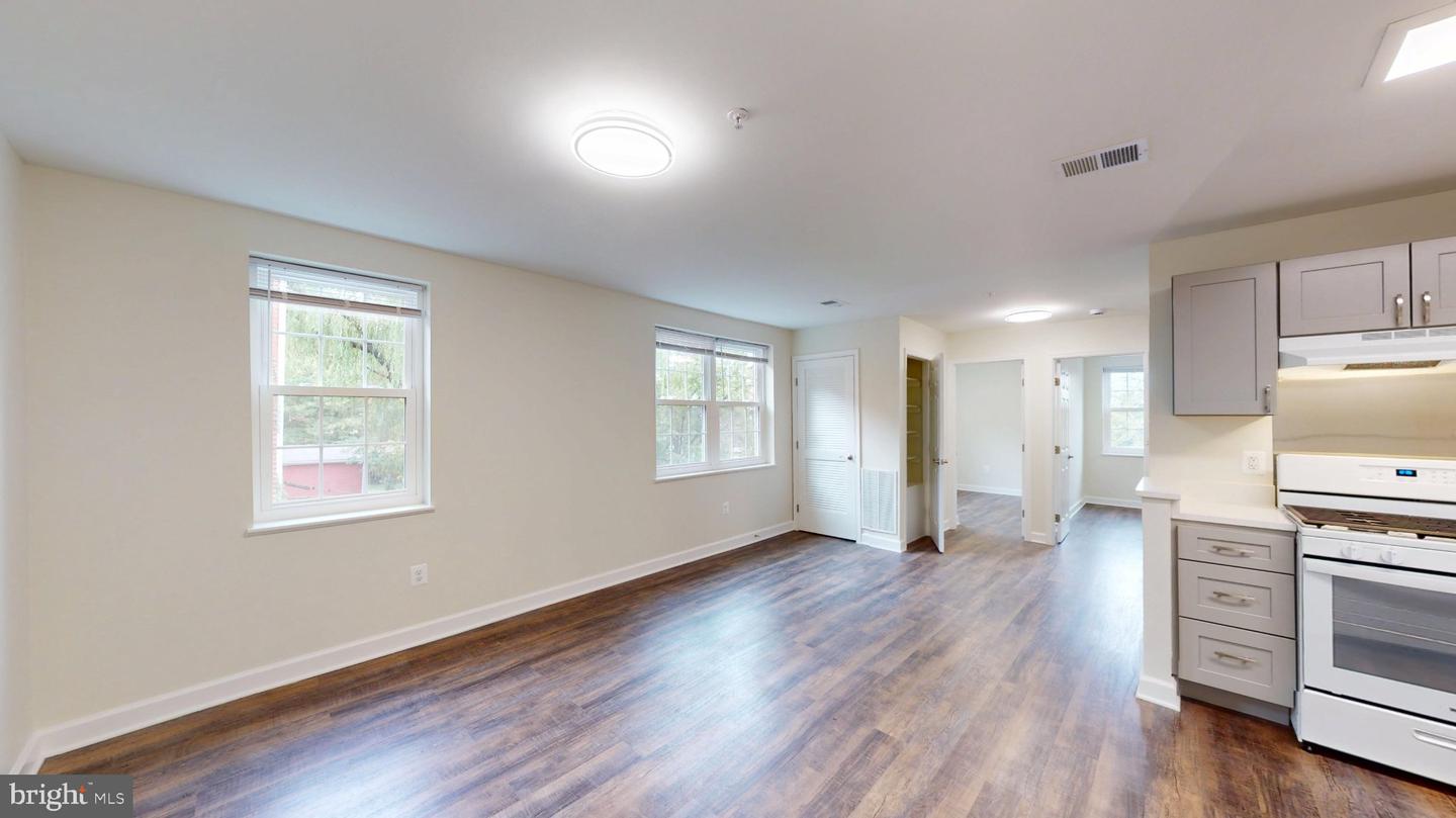 DCDC2282520 Property Photo 3