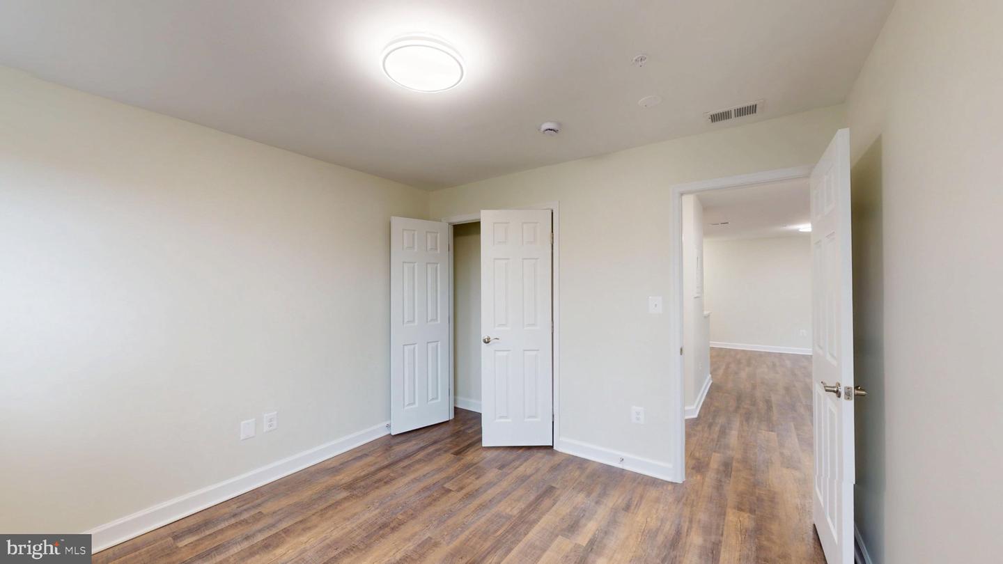 DCDC2282520 Property Photo 6