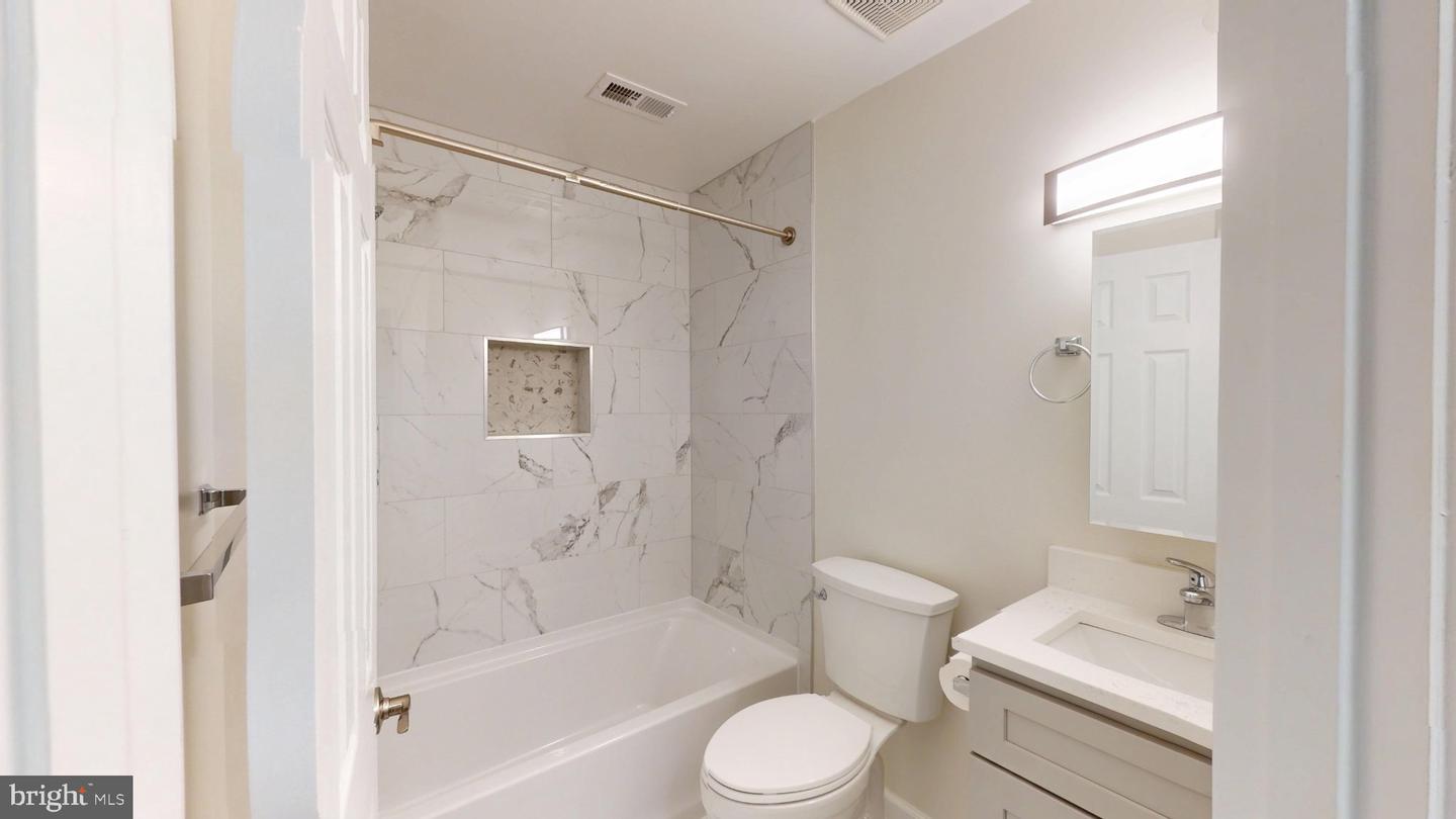 DCDC2282520 Property Photo 10