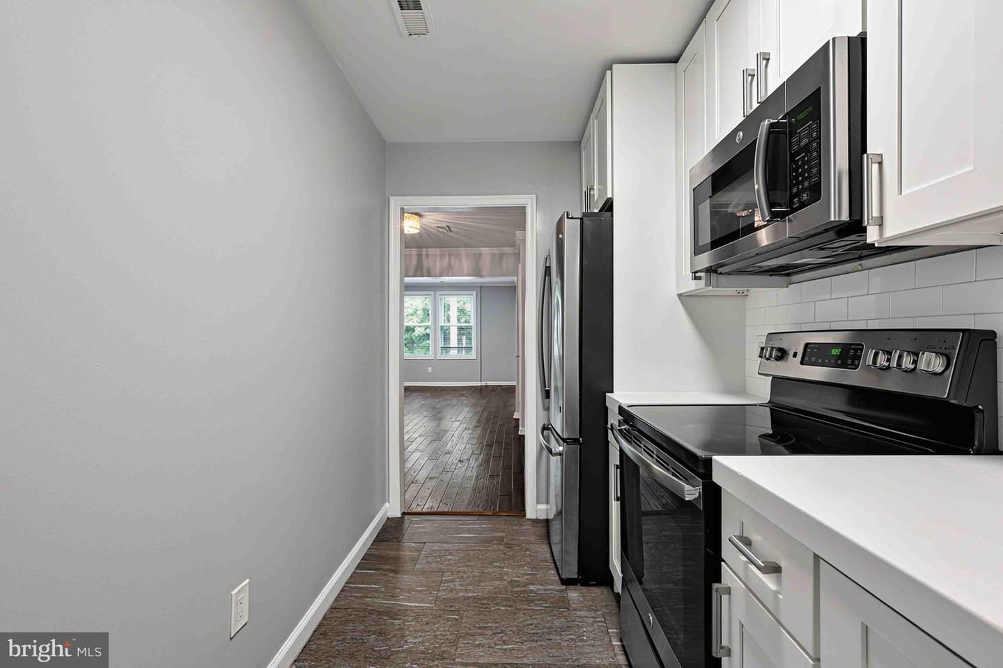 257 Newcomb St Se #2 Property Photo 17