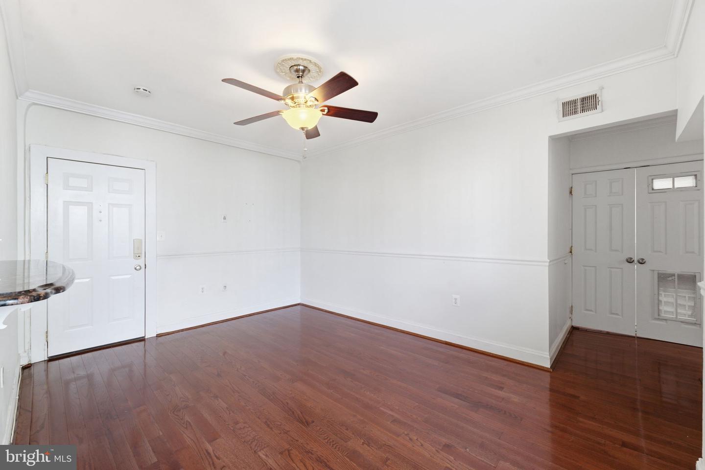 315 Evarts St Ne #102 Property Photo 6