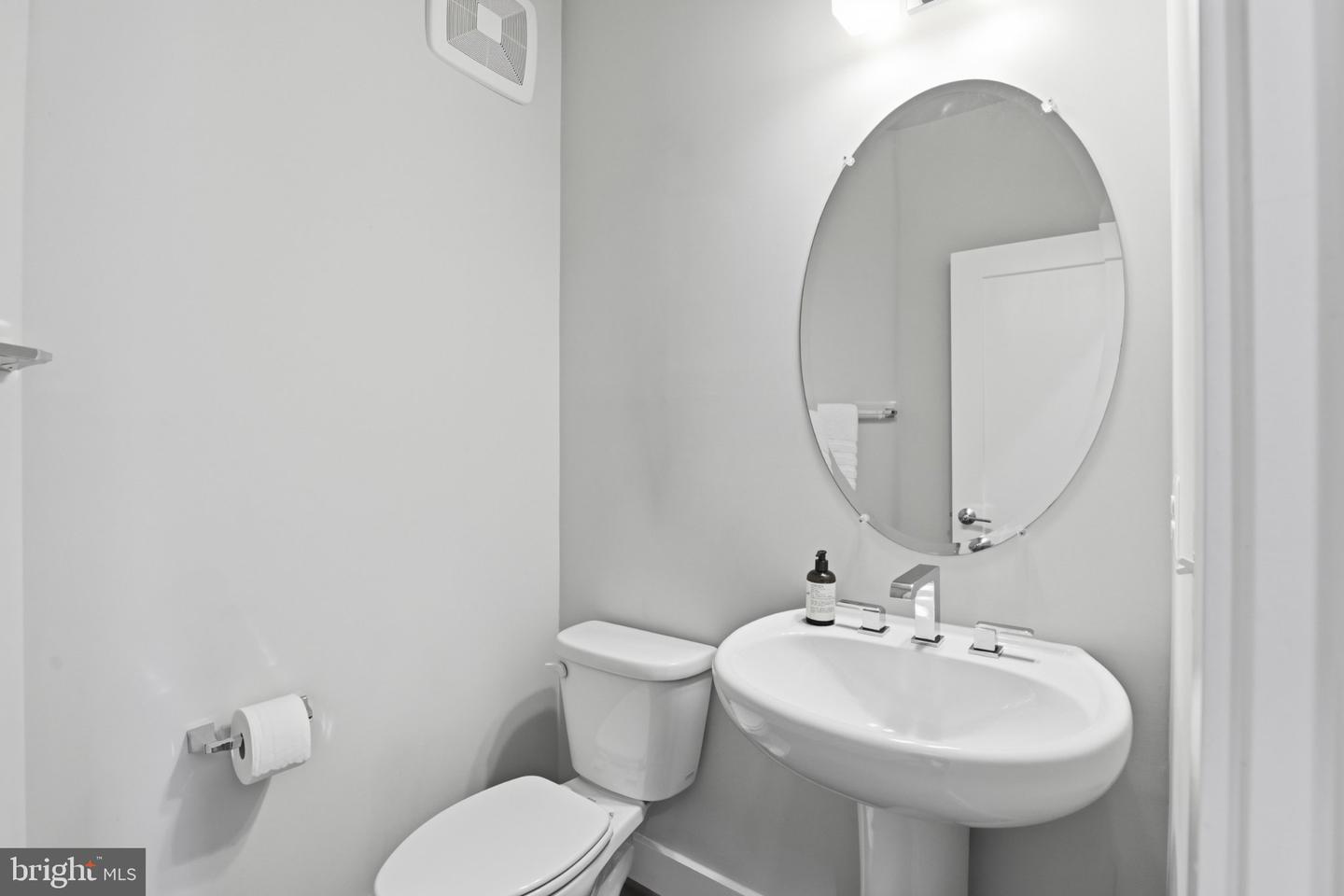 7209 Georgia Ave Nw #c Property Photo 6