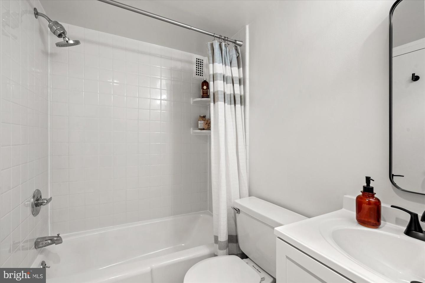 3001 Veazey Ter Nw #104 Property Photo 16