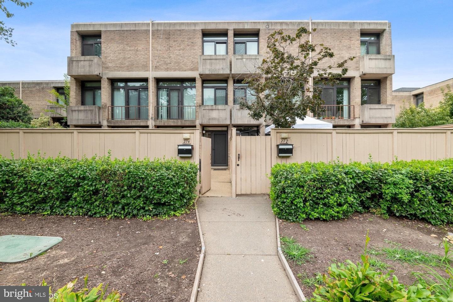 274 M ST SW #274 Property Photo 1