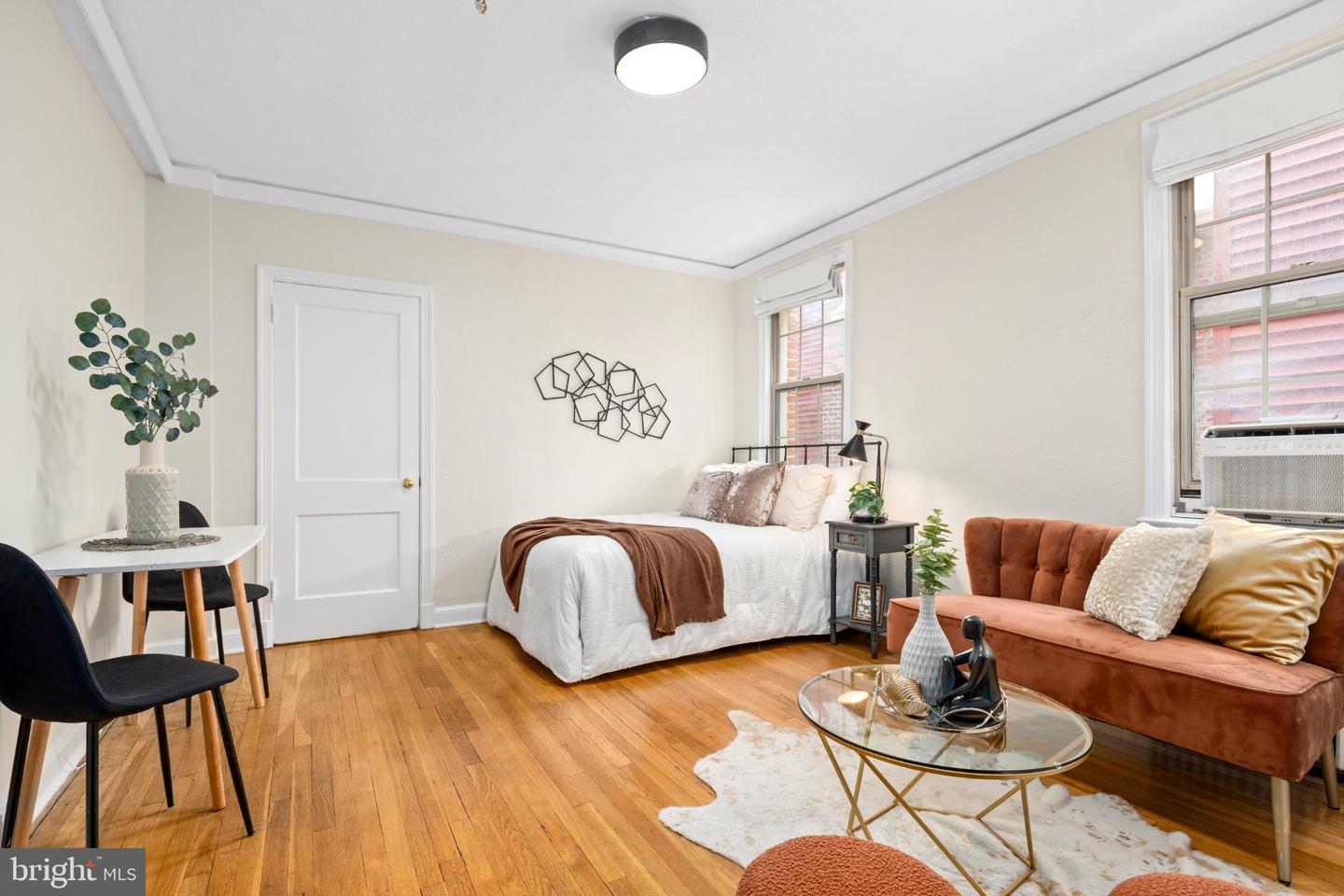1439 Euclid St Nw #204 Property Photo 2