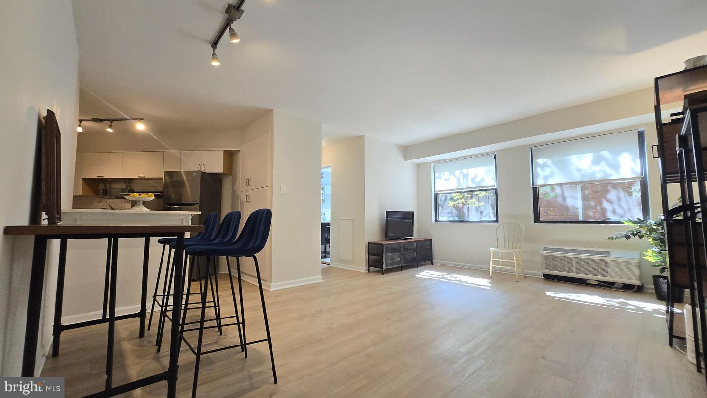 1801 Clydesdale Pl Nw #201 Property Photo 2