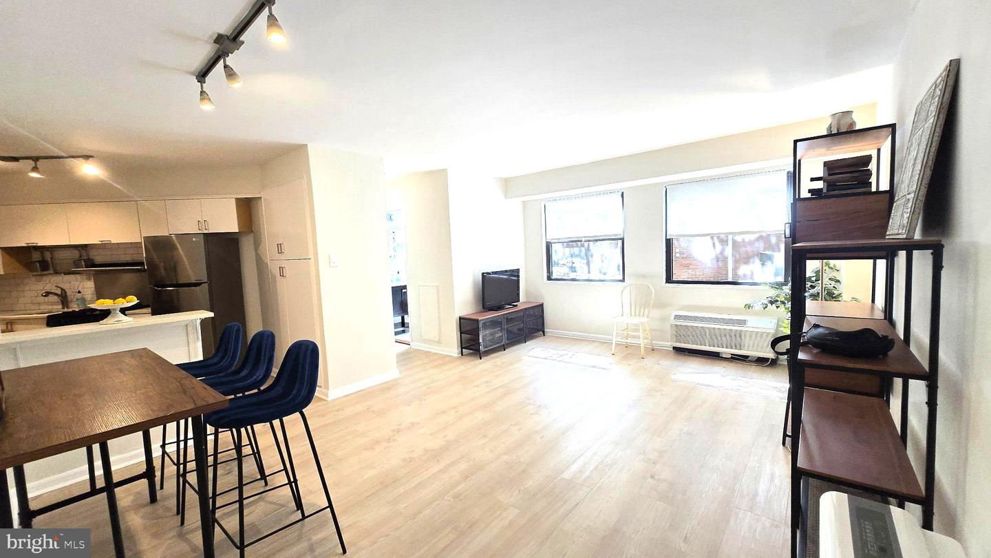 1801 Clydesdale Pl Nw #201 Property Photo 2