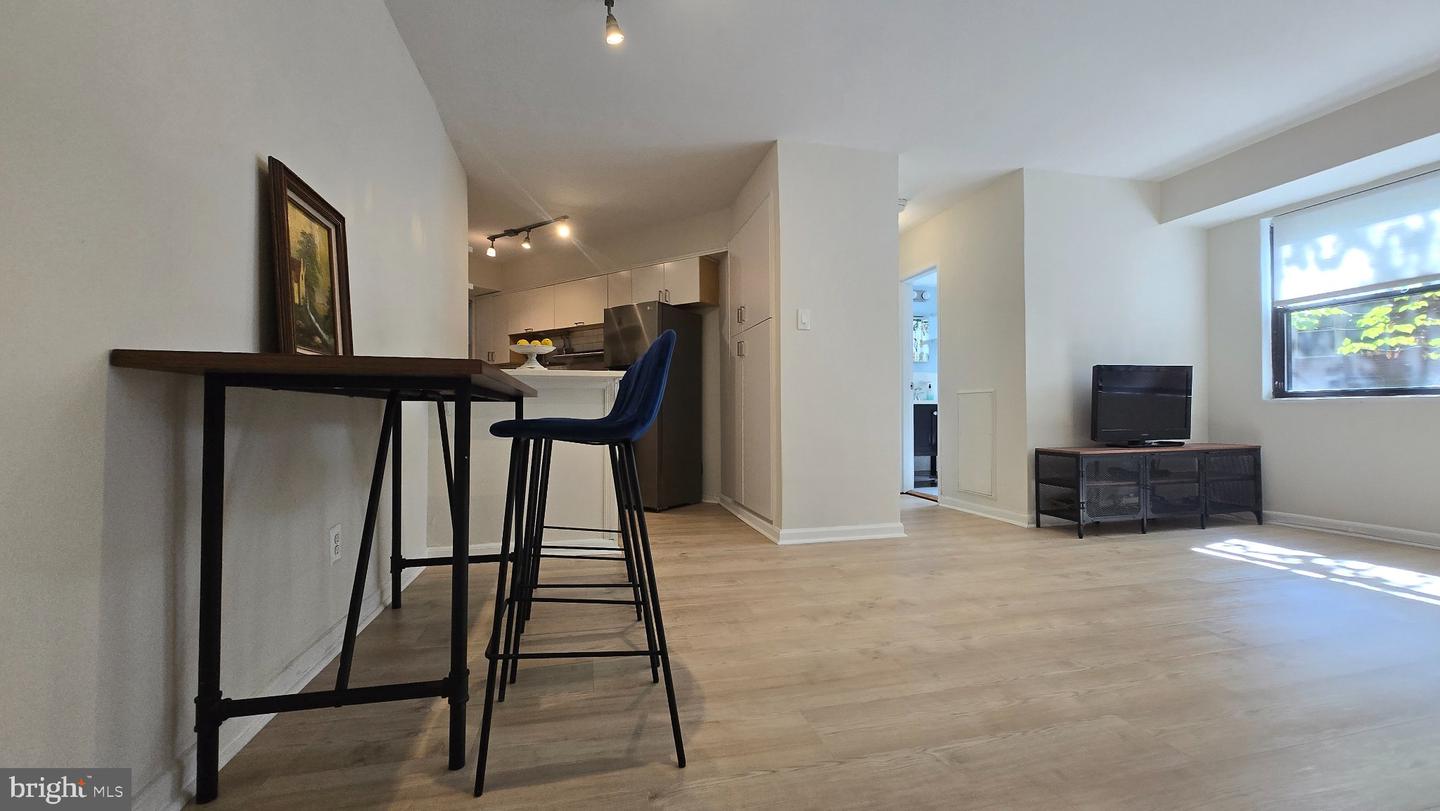 1801 Clydesdale Pl Nw #201 Property Photo 3