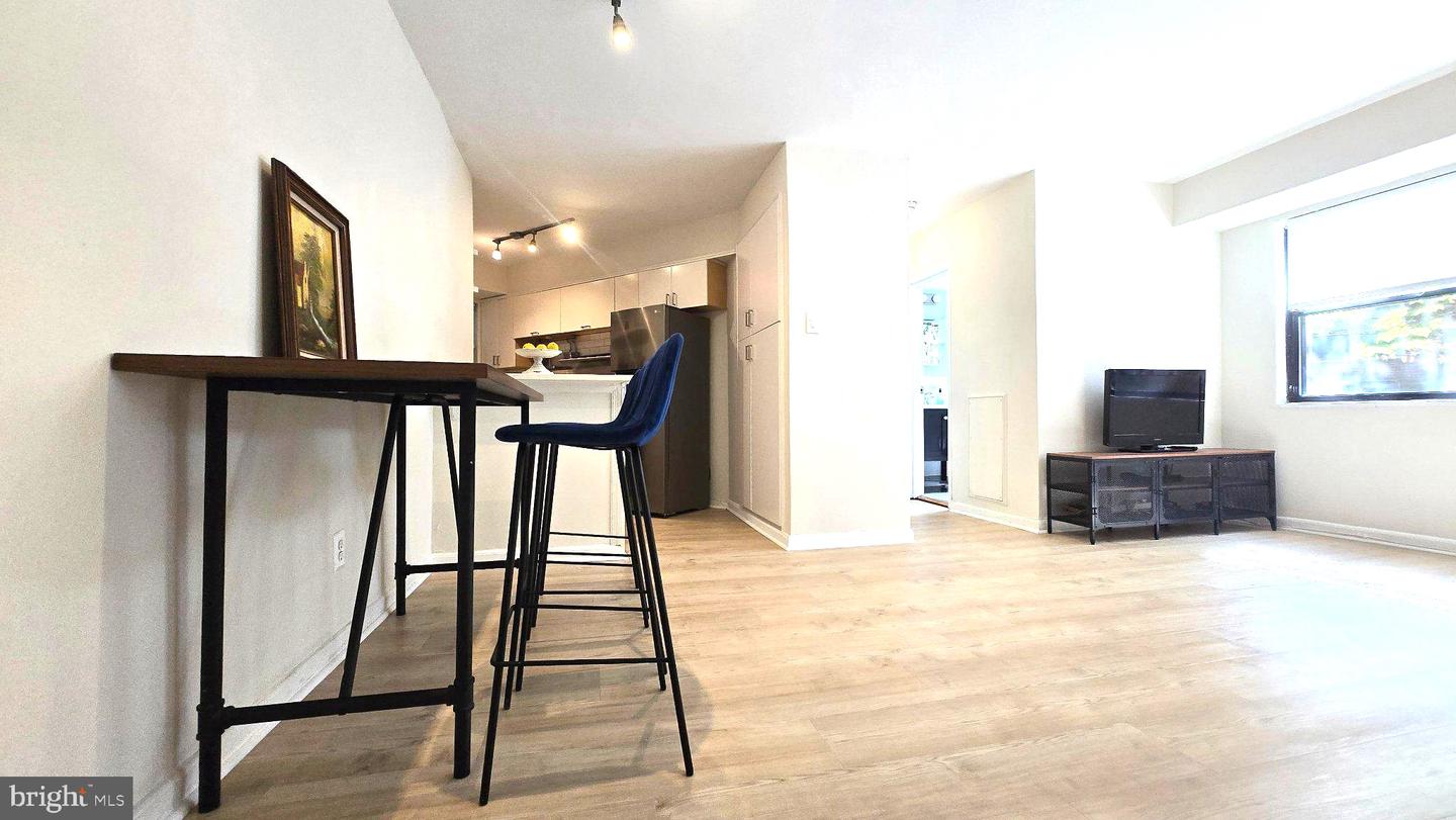 1801 Clydesdale Pl Nw #201 Property Photo 3