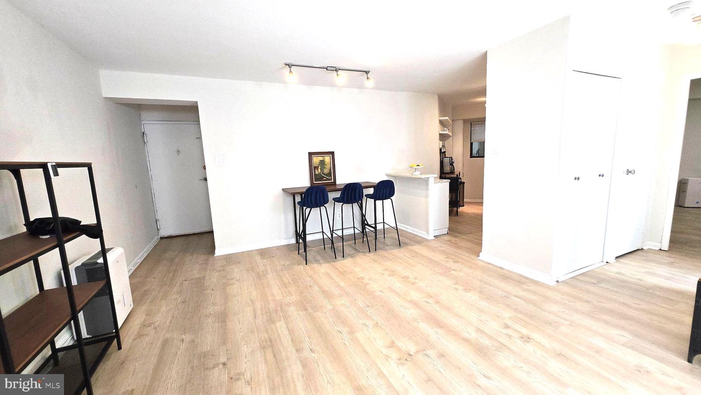 1801 Clydesdale Pl Nw #201 Property Photo 17