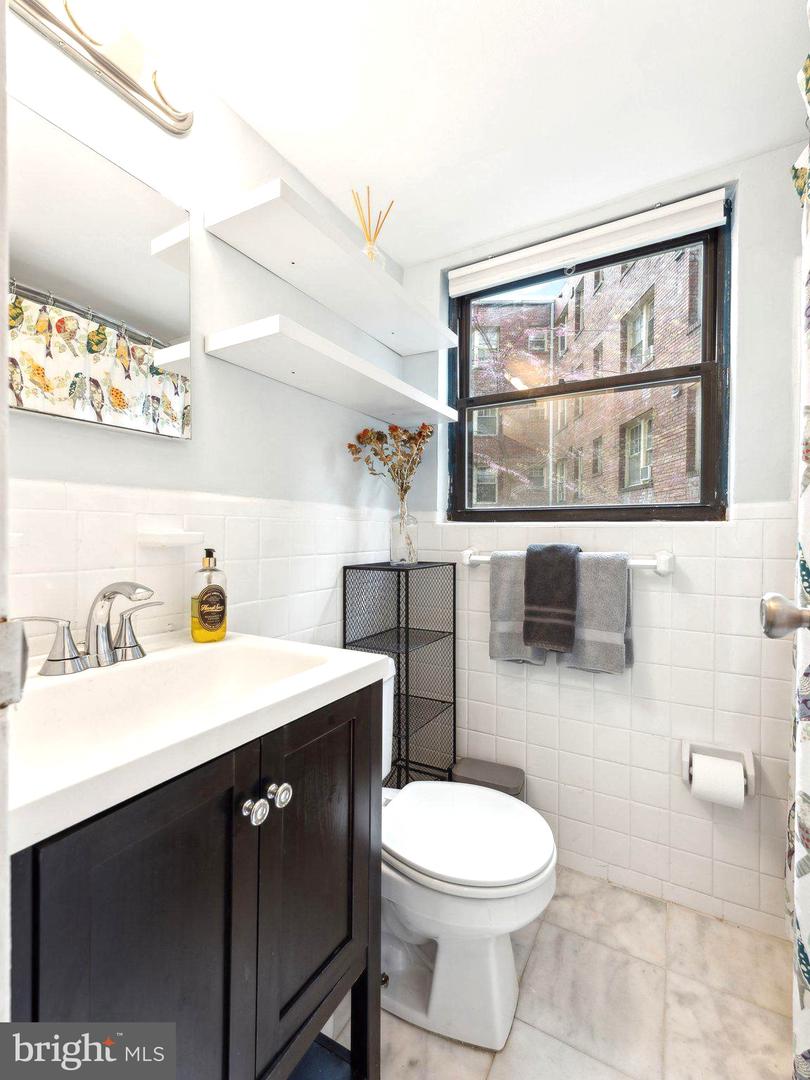 1801 Clydesdale Pl Nw #201 Property Photo 19