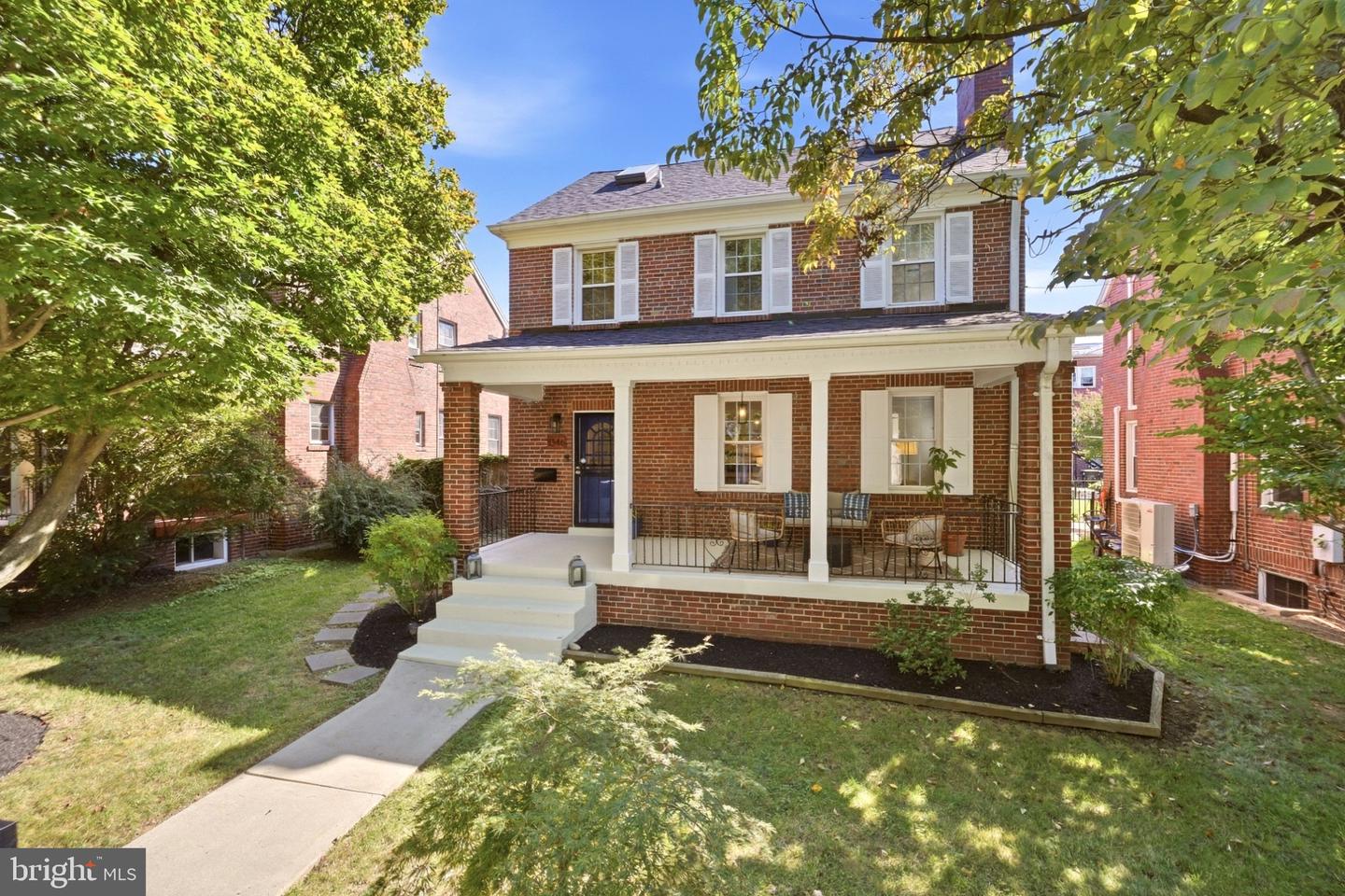 1346 Somerset Pl Nw Property Photo 1