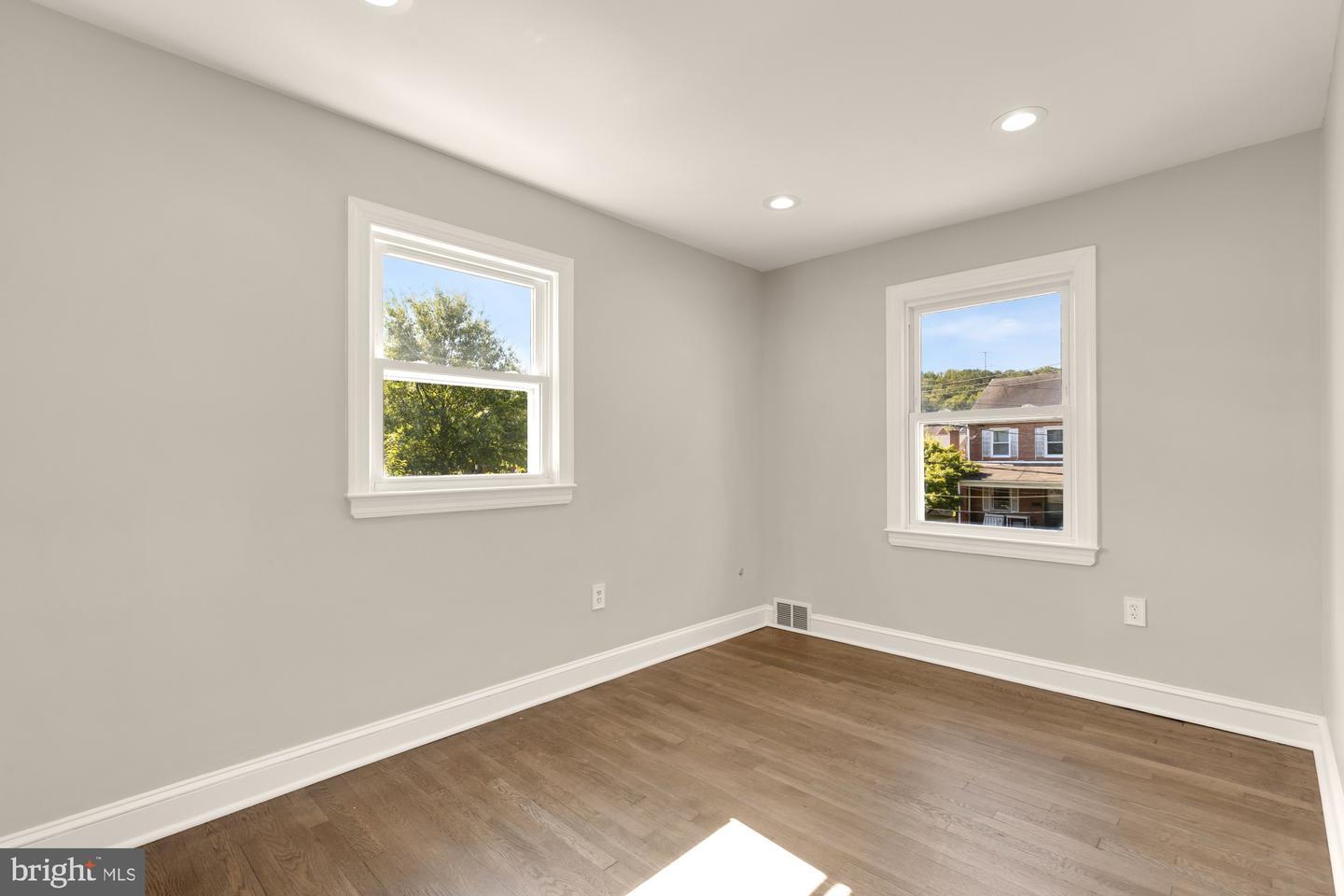 1910 T Pl Se Property Photo 24