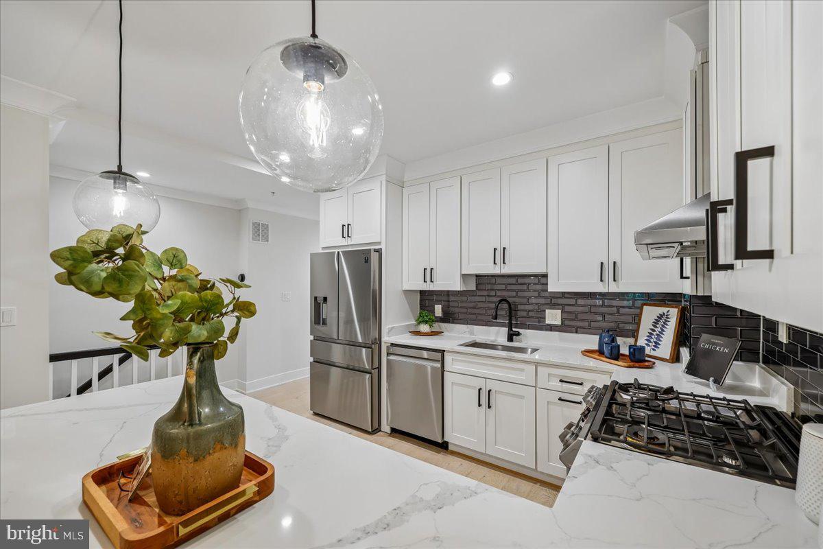 637 Irving St Nw #1 Property Photo 12