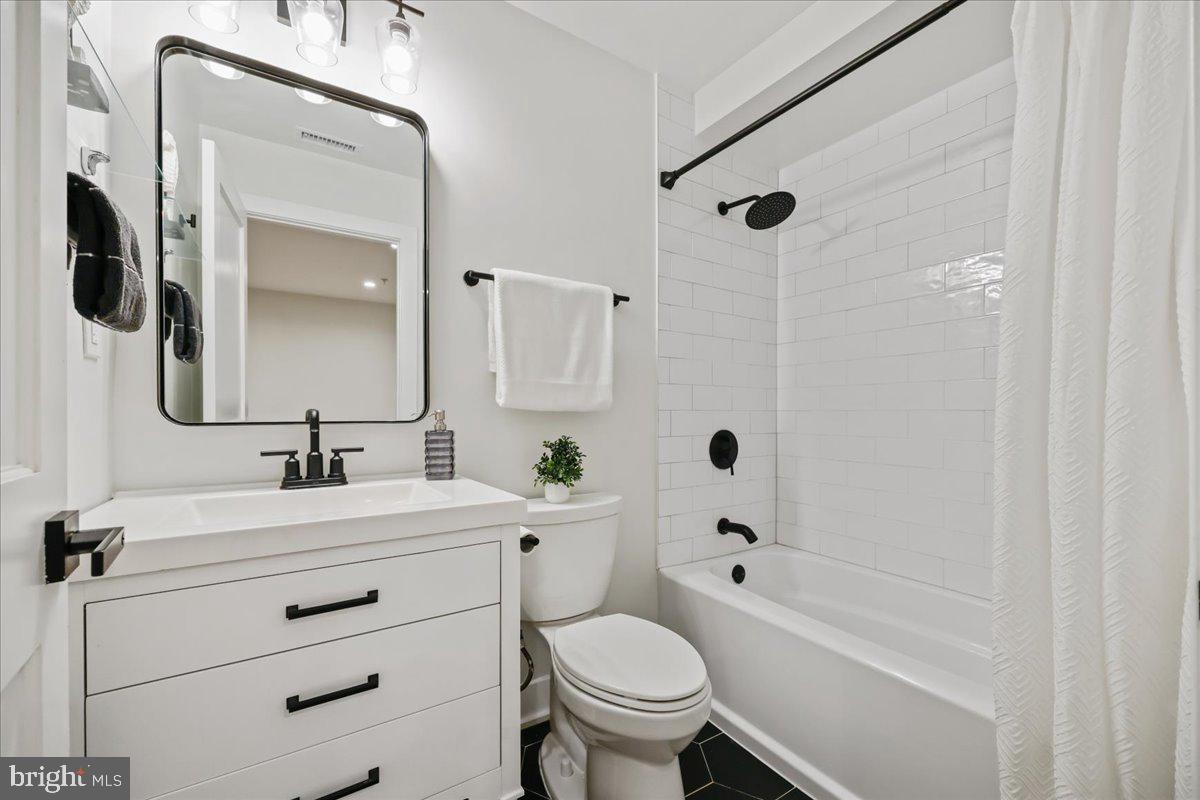637 Irving St Nw #1 Property Photo 25