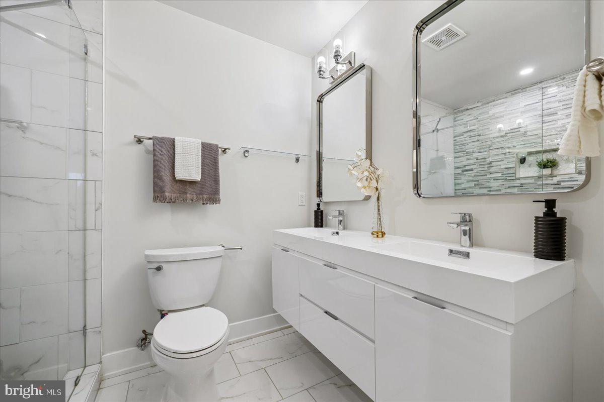 637 Irving St Nw #1 Property Photo 37