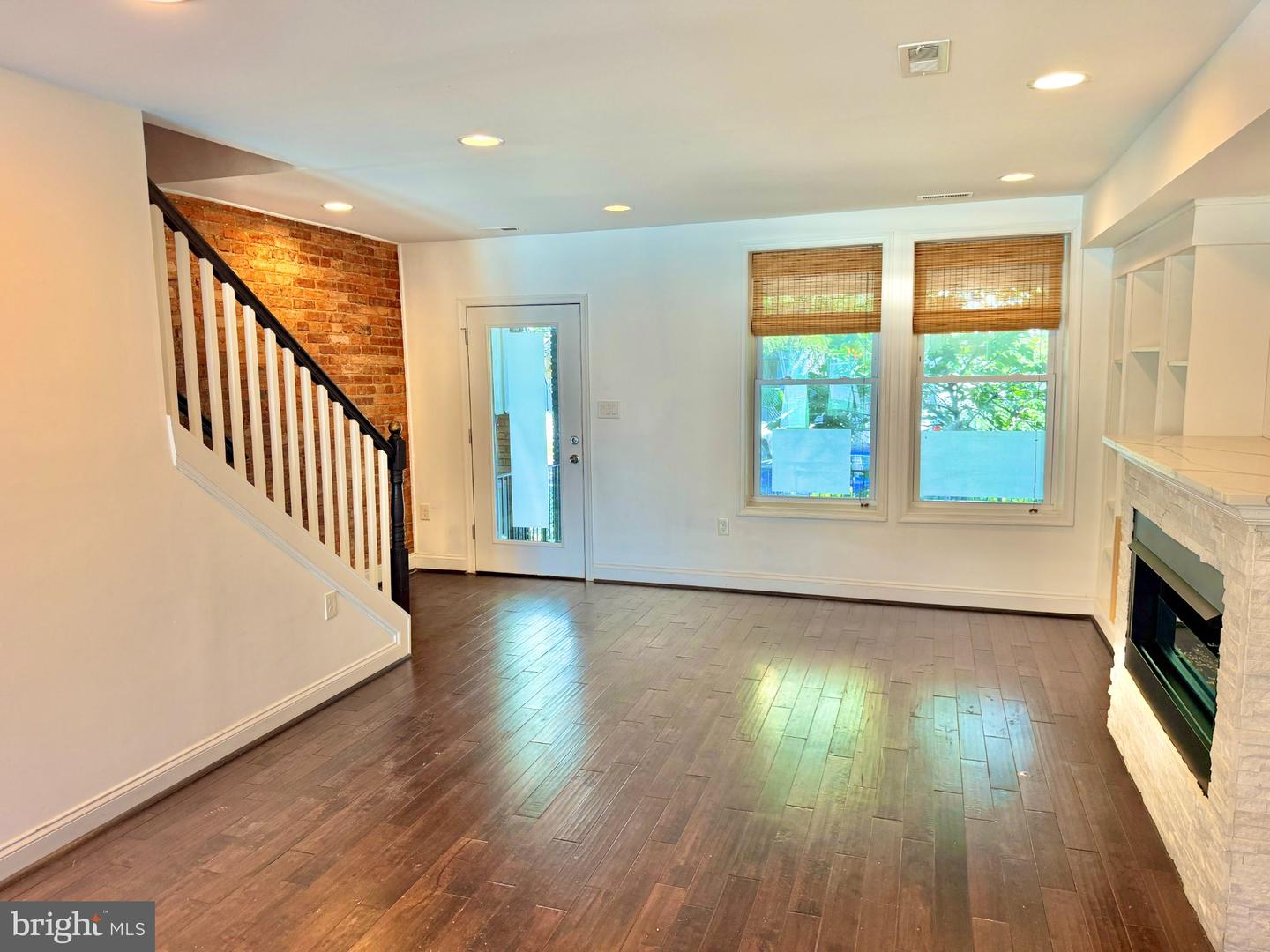 918 Hamilton St Nw Property Photo 5