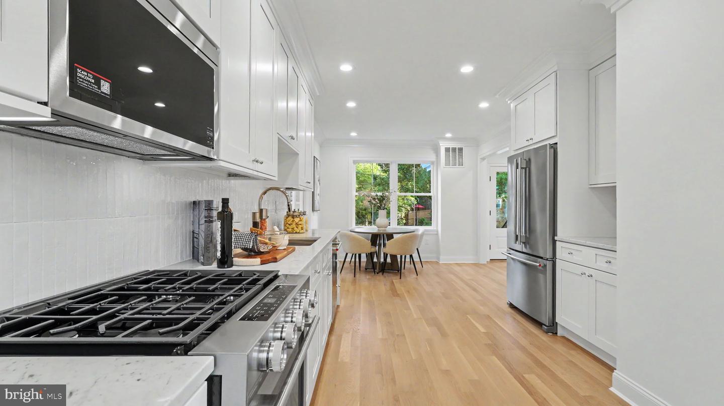 2004 Perry St Ne Property Photo 13