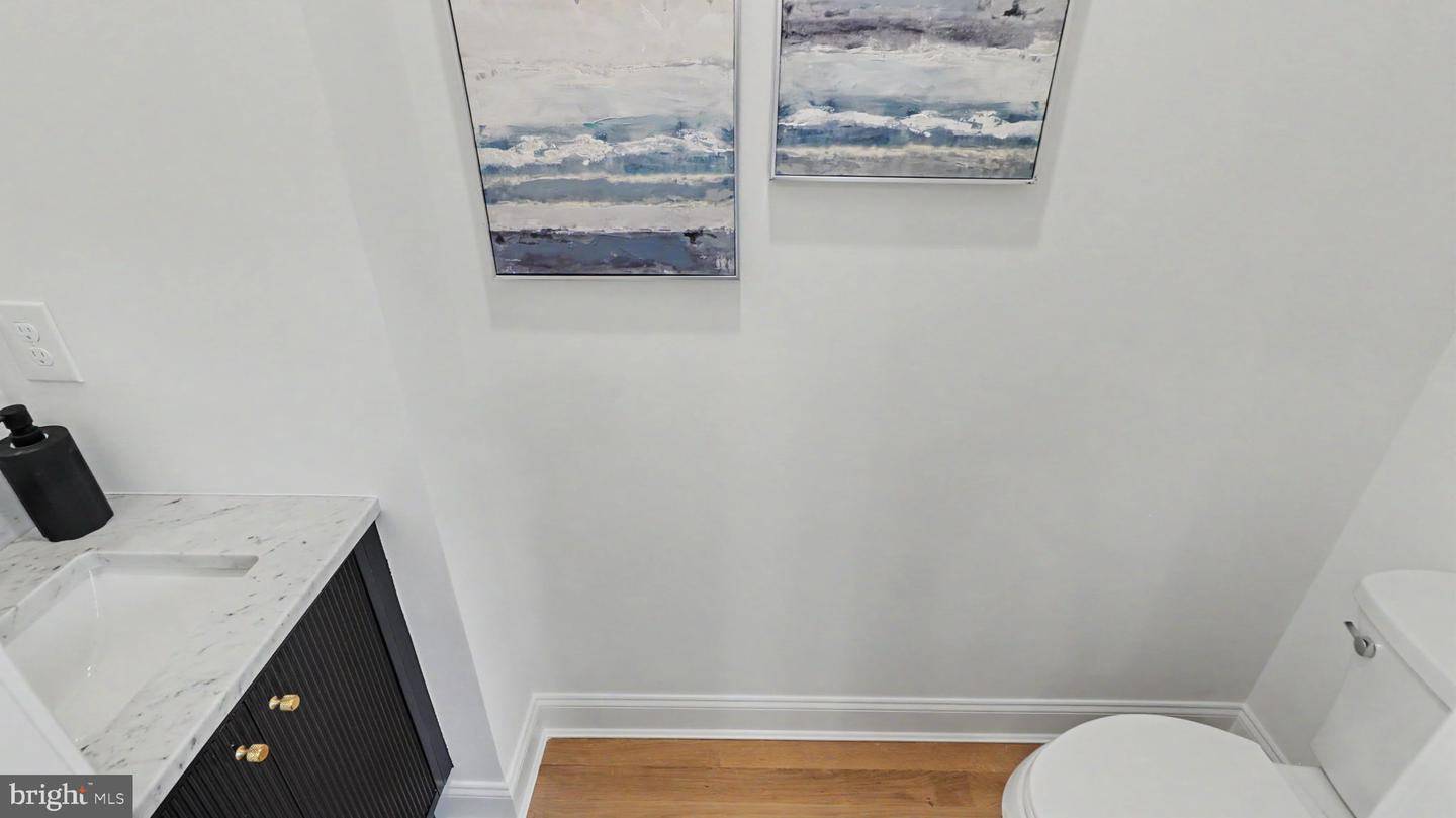 2004 Perry St Ne Property Photo 16