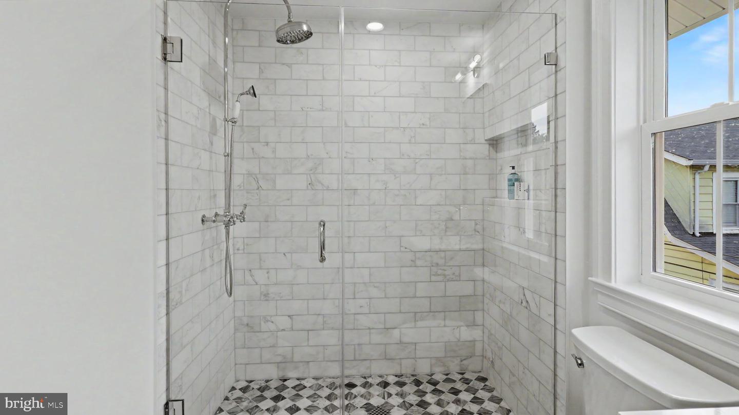 2004 Perry St Ne Property Photo 29
