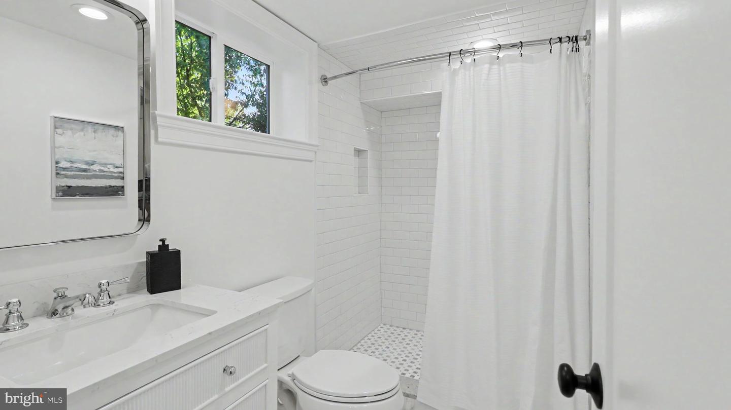 2004 Perry St Ne Property Photo 50
