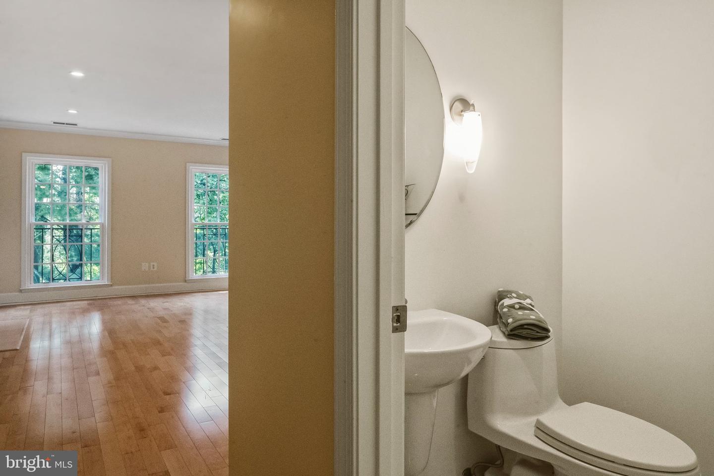3217 Sutton Pl Nw #b Property Photo 7