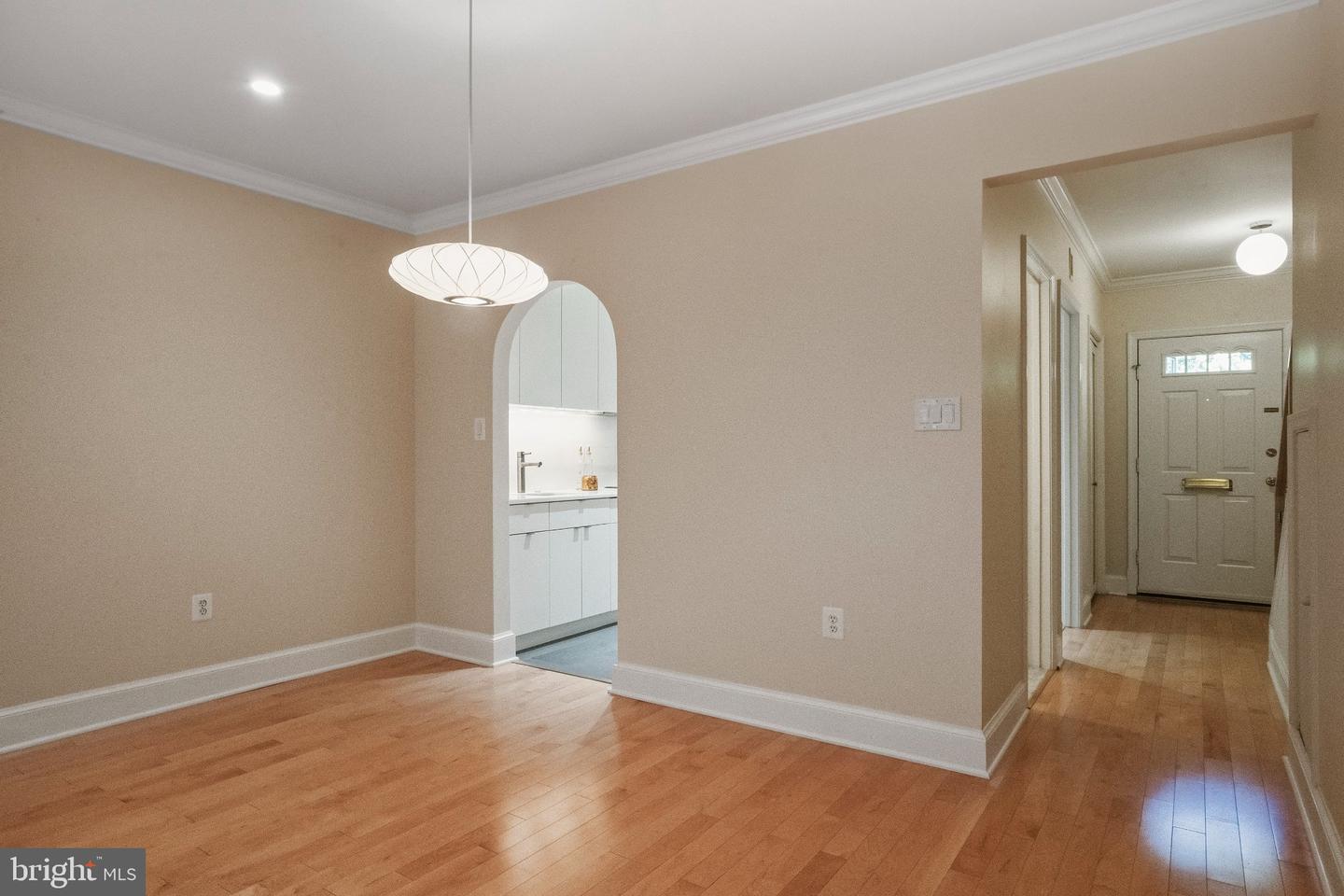 3217 Sutton Pl Nw #b Property Photo 9