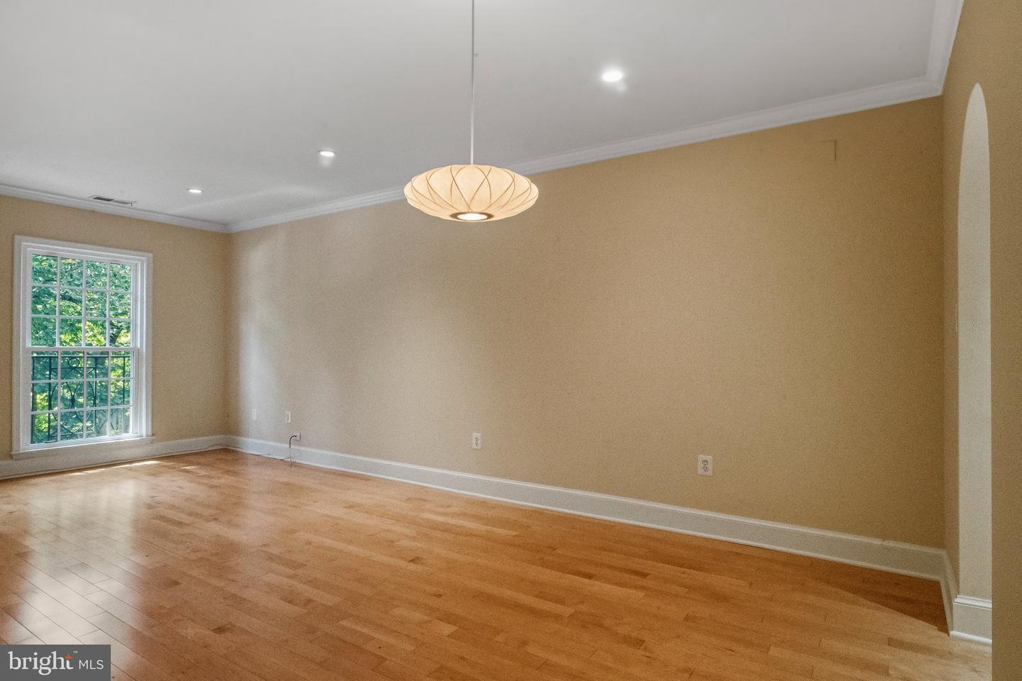 3217 Sutton Pl Nw #b Property Photo 10