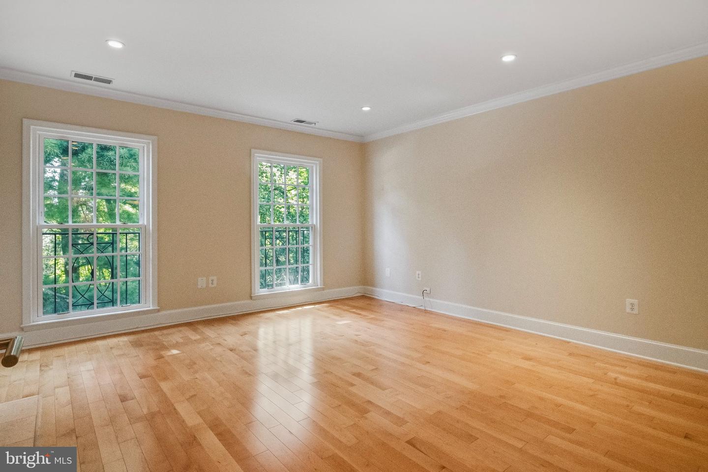 3217 Sutton Pl Nw #b Property Photo 12