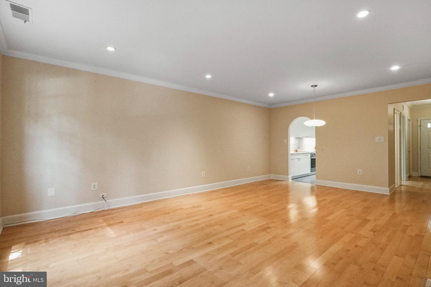 3217 Sutton Pl Nw #b Property Photo 14