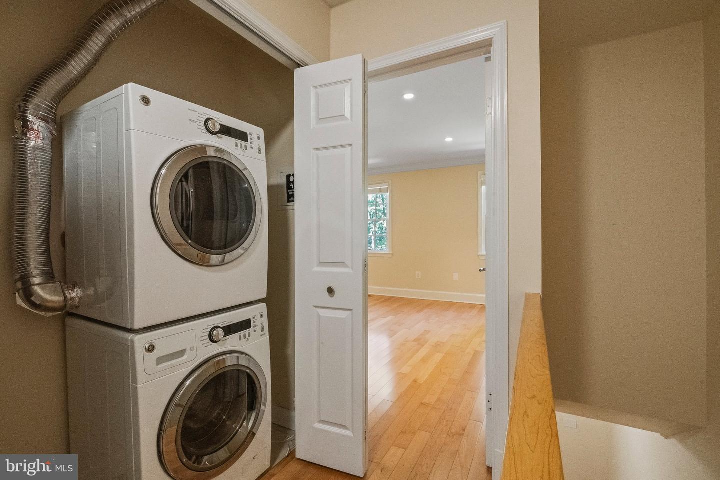 3217 Sutton Pl Nw #b Property Photo 23