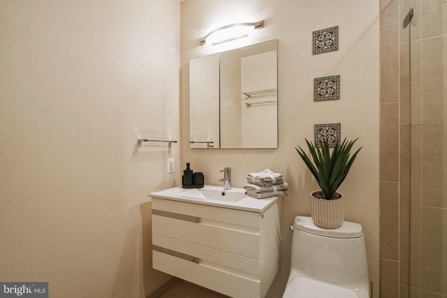 3217 Sutton Pl Nw #b Property Photo 30